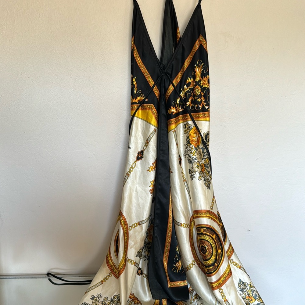 Forever 21 Black and Gold Maxi Dress